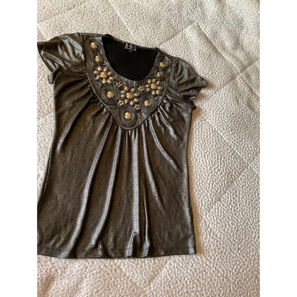 N.W.D Metallic Blouse Womens S Silver Excellent Beaded Jewel Neck Short Sleeve